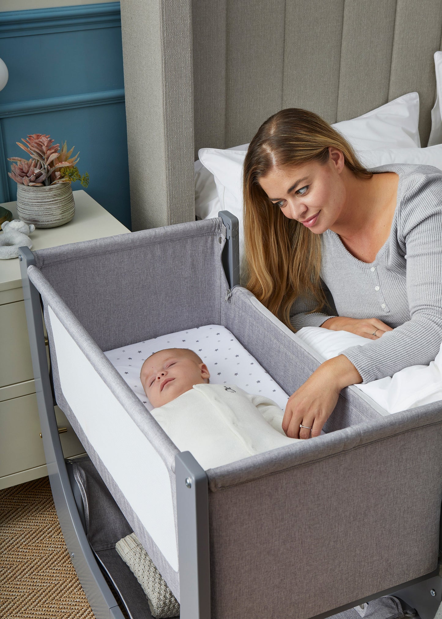 Shnuggle Air Lite Bedside Bassinet | Infant Crib | Height Adjustable Baby Bed with Mattress + 1 Waterproof + 2 White Sheets