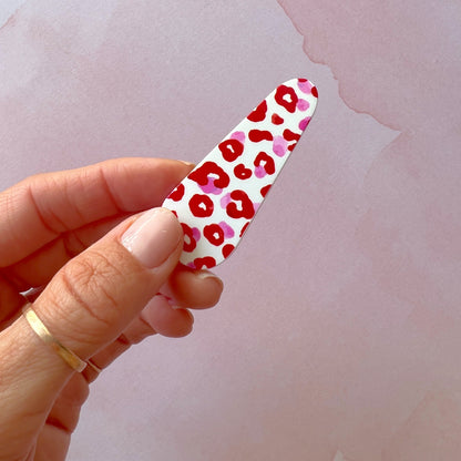 2PK ALMOND CLIPS: leo love